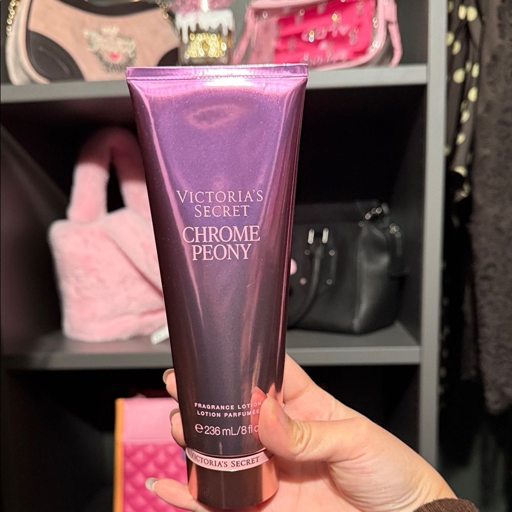 2/$25 victoria’s secret chrome peony 💕